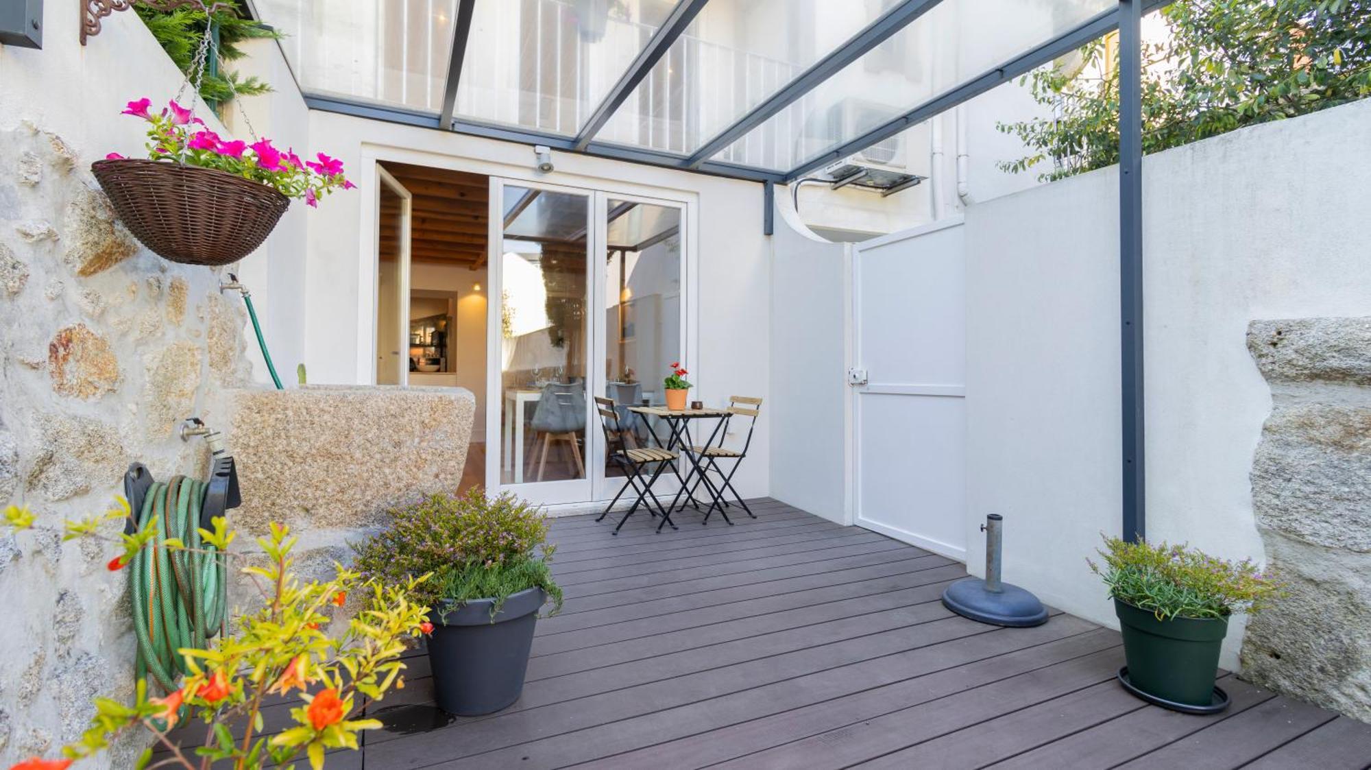City Center Duplex W Patio By Lovelystay Porto Exteriér fotografie