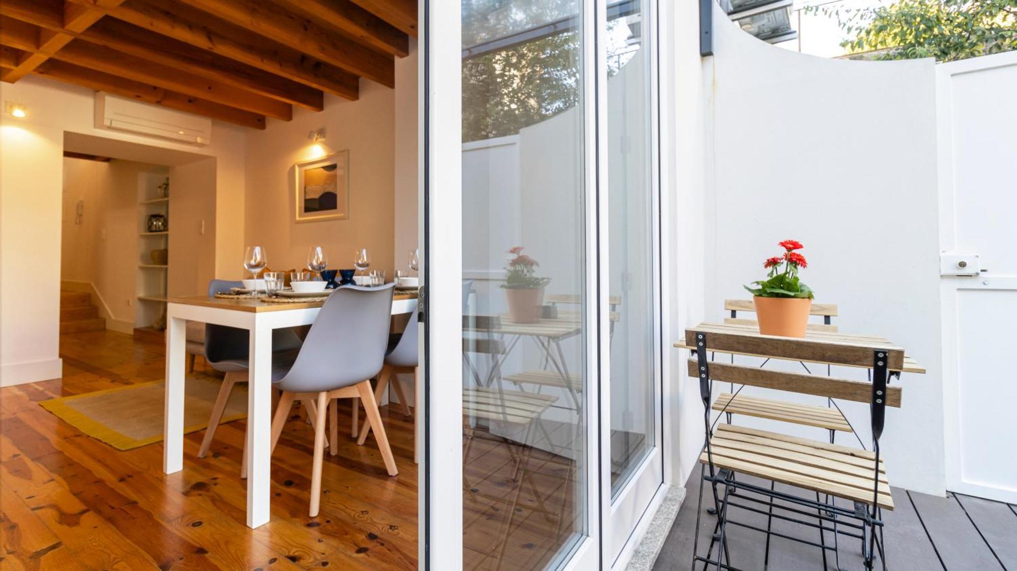 City Center Duplex W Patio By Lovelystay Porto Exteriér fotografie