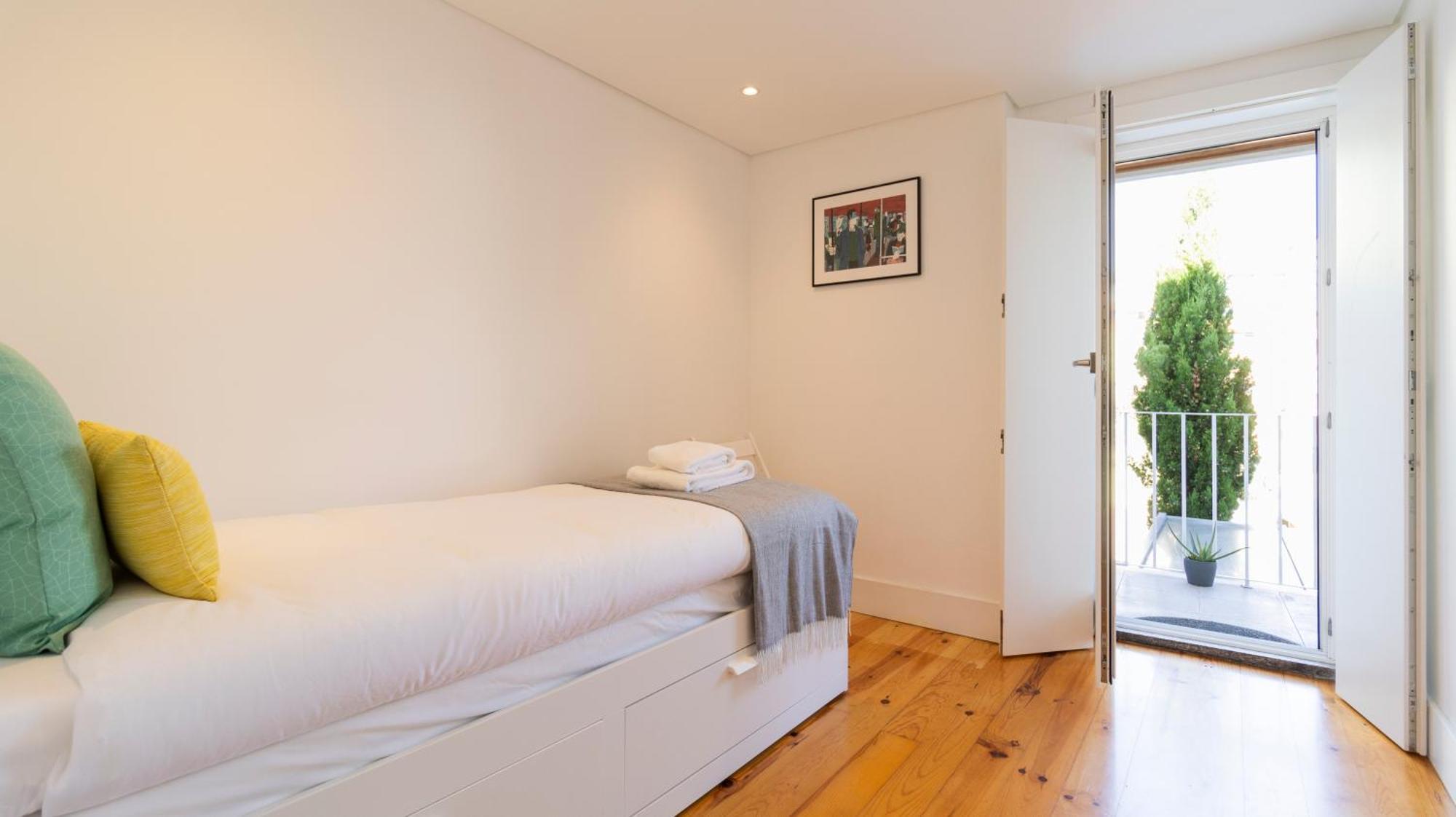 City Center Duplex W Patio By Lovelystay Porto Exteriér fotografie