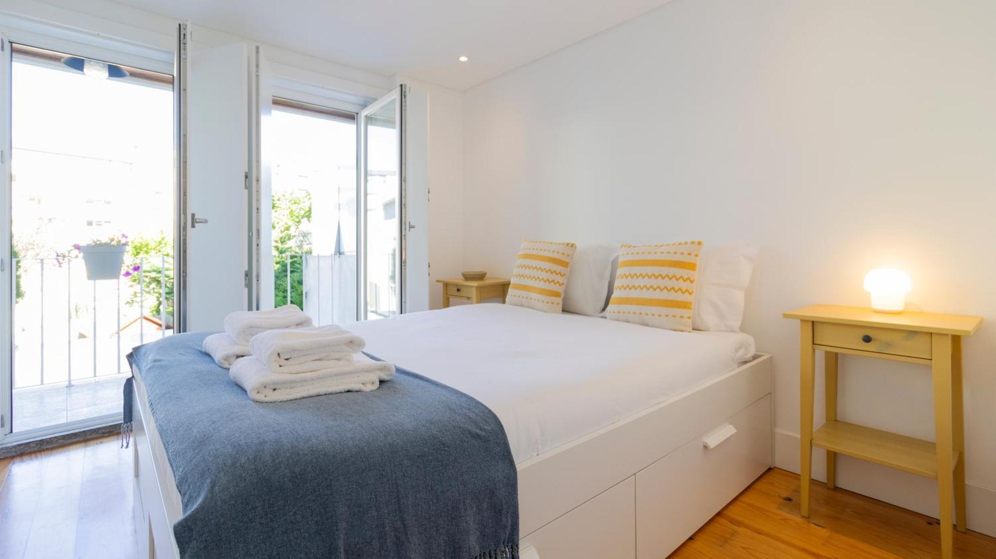 City Center Duplex W Patio By Lovelystay Porto Exteriér fotografie